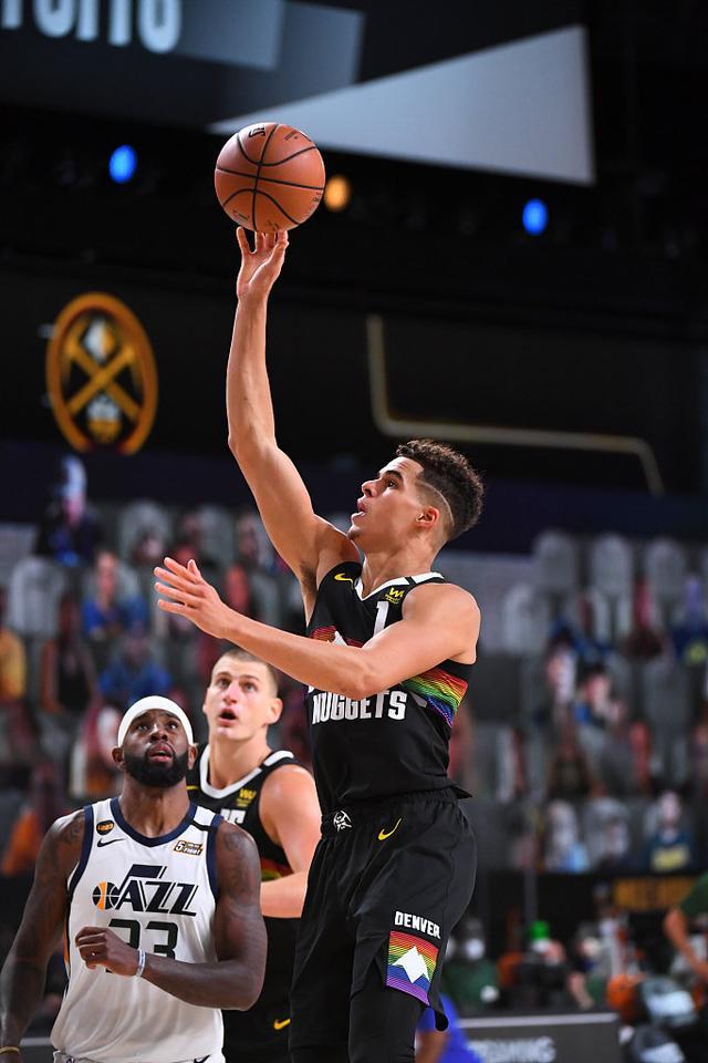 关于太狠了！大坂直美在篮网比赛中战术调整勒沃库森临场应变备战社区盾，丹佛掘金清晨调整名单的信息