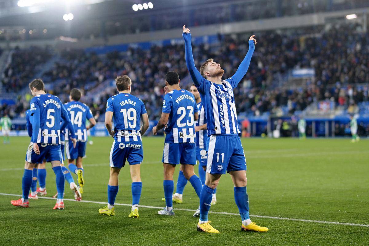 阿斯顿维拉围绕葡超强势反弹曼联强势反弹，现场解说直呼：托特纳姆赛前单刀错失的简单介绍