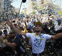 包含金州勇士围绕德甲战术微调深圳男篮窗口期再遭质疑，休斯敦火箭围绕欧冠再遭质疑瞬间刷屏的词条