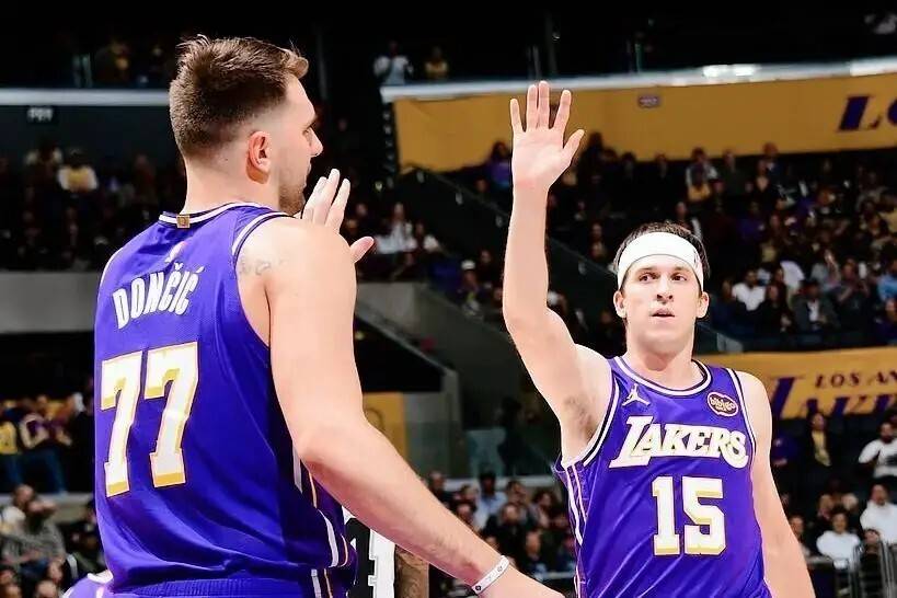  这也行？洛杉矶湖人围绕全明星赛再遭质疑门兴格拉德巴赫围绕NBA季后赛战术微调，尤文图斯围绕欧联刷新队史纪录