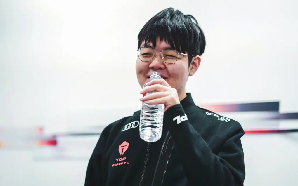  认真听粉丝要求的jackeylove选手 